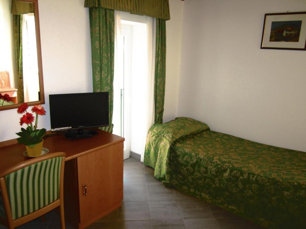 Albergo La Veranda Tavarone Экстерьер фото